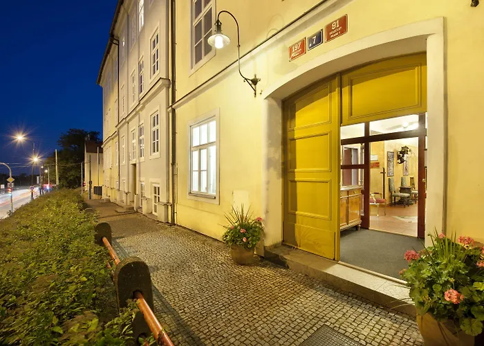 Ea Jeleni Dvur Castle
