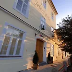 Ea Jeleni Dvur Castle 3*