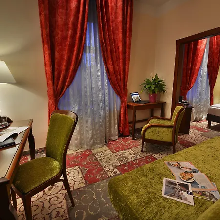 Ea Jeleni Dvur Castle מלון 3*