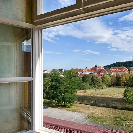 Ea Jeleni Dvur Castle Szálloda Prága