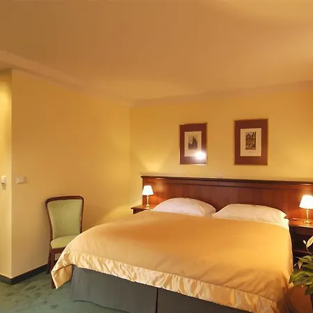 Szálloda Ea Jeleni Dvur Castle