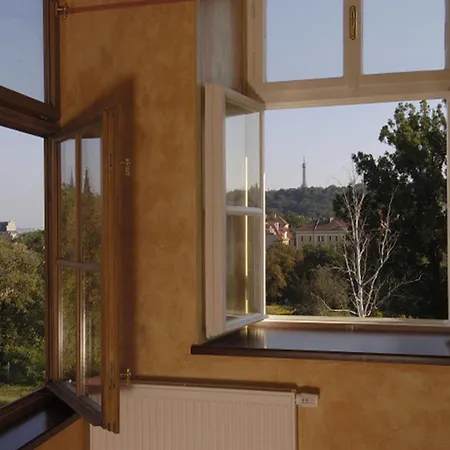 Szálloda Ea Jeleni Dvur Castle 3*