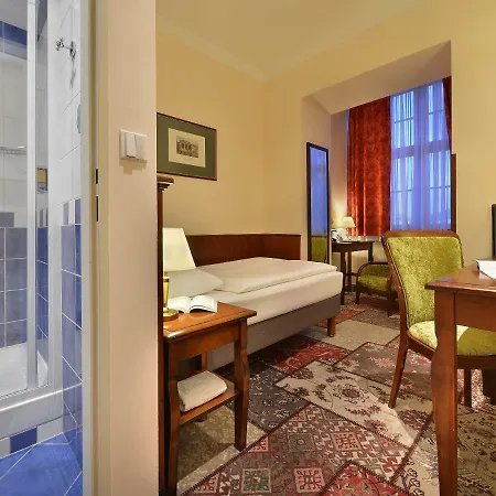Ea Jeleni Dvur Castle מלון 3*