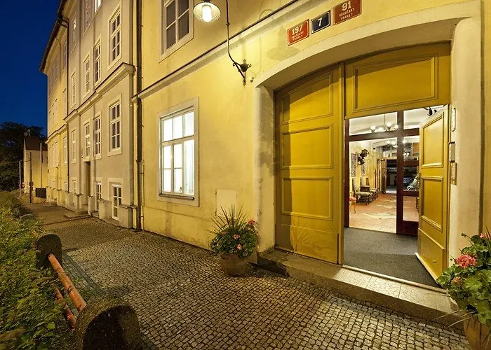 Hotel Ea Jeleni Dvur Castle 3*