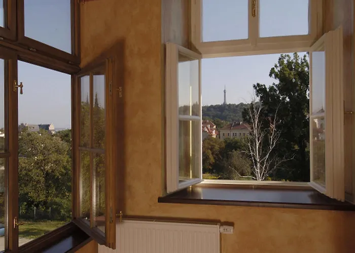 فندق Ea Jeleni Dvur Castle 3*