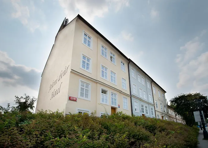 فندق Ea Jeleni Dvur Castle 3*