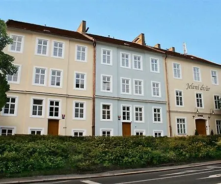 ホテル Ea Jeleni Dvur Castle 3*